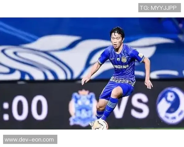 谢鹏飞足球:从青训到职业生涯的奋斗历程与精彩瞬间 谢鹏飞足球:从青训到职业生涯的奋斗历程与精彩瞬间